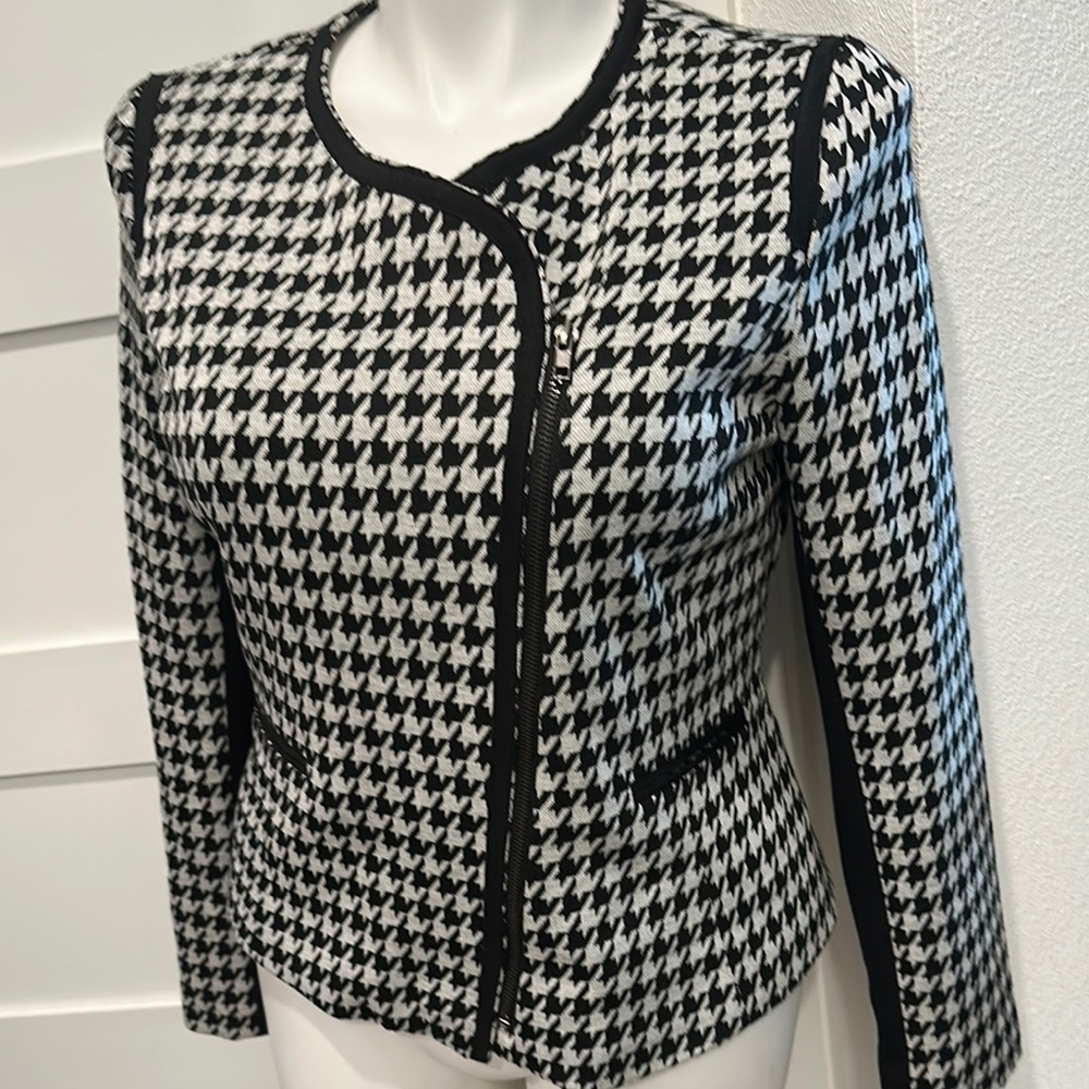 Elegant Black and White Houndstooth Blazer